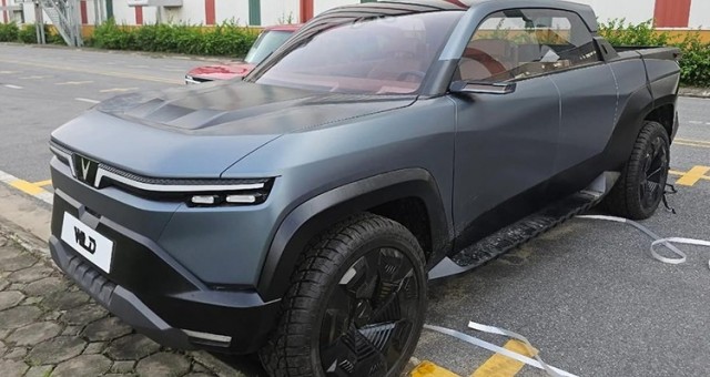 Bán tải điện VinFast VF Wild bất ngờ xuất hiện tại Việt Nam với màu sơn khác lạ